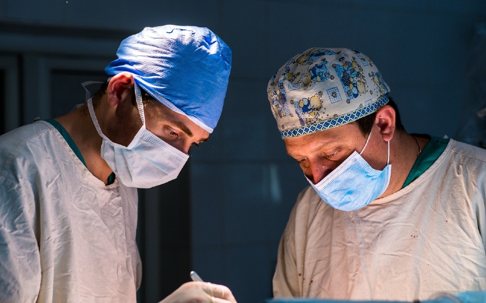 Ärzte, die vorübergehend im Einsatz sind, bereiten sich darauf vor, die Notfalldienste des staatlichen Gesundheitsdienstes lahmzulegen.