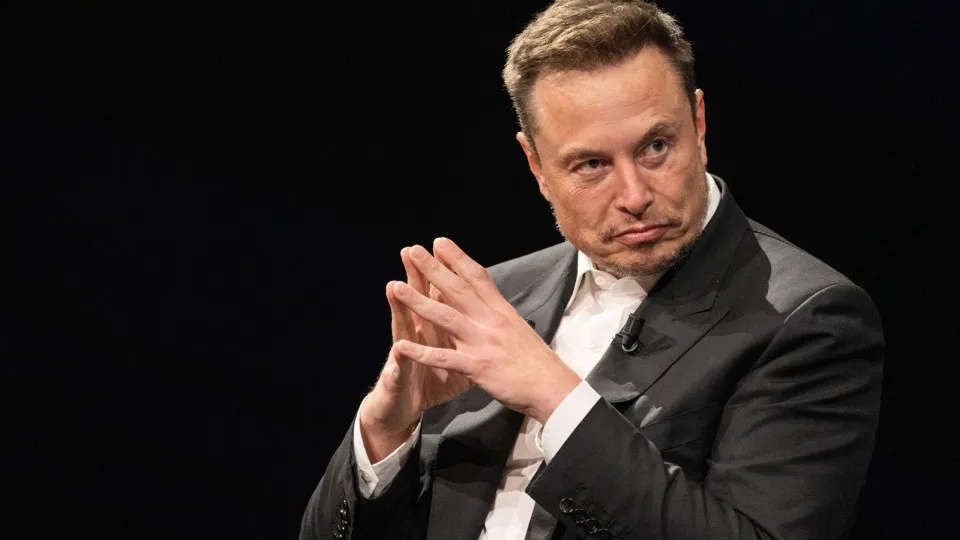 Tesla shareholders approve payment of one billion dollars to Musk.