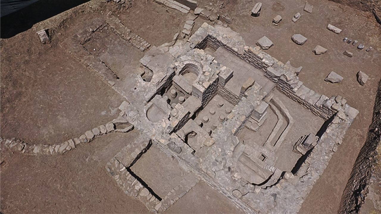 Fidan dikmek için çukur açtı,  1700 yıllık Roma hamamı gün yüzüne çıktı