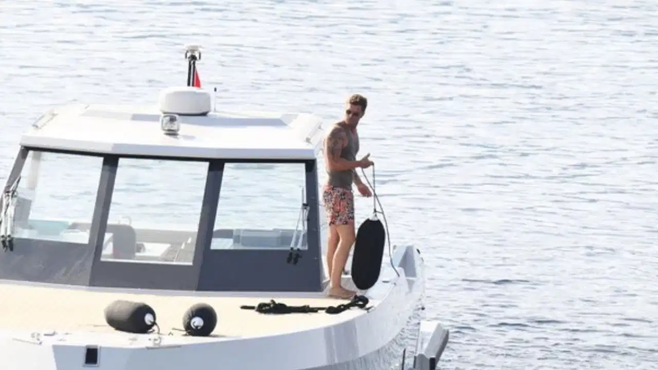Kıvanç Tatlıtuğ fue visto por primera vez en Yalıkavak con su barco de lujo