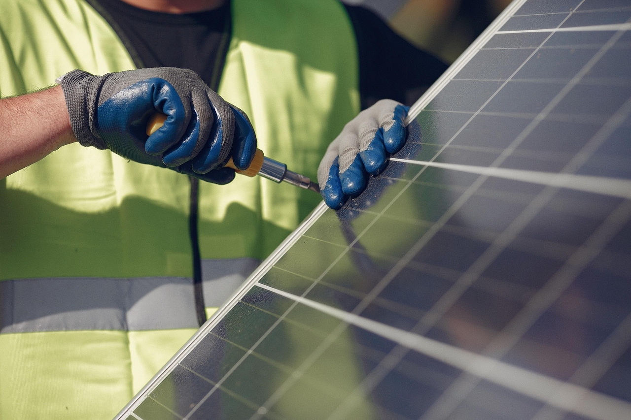 Gratis elektriciteit voor mensen met een laag inkomen kan duur uitpakken voor eigenaren van zonnepanelen