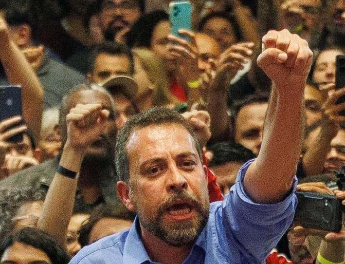 Boulos pośredniczy między Lulą a liderami związków zawodowych w planie nacjonalizacji brazylijskiego giganta zbrojeniowego