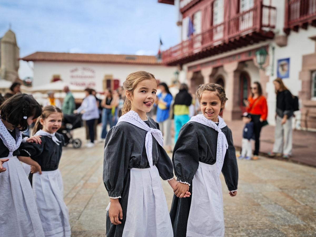 À Bidart, 1 400 jeunes danseuses et danseurs ont assuré le show pour Dantzari Ttiki