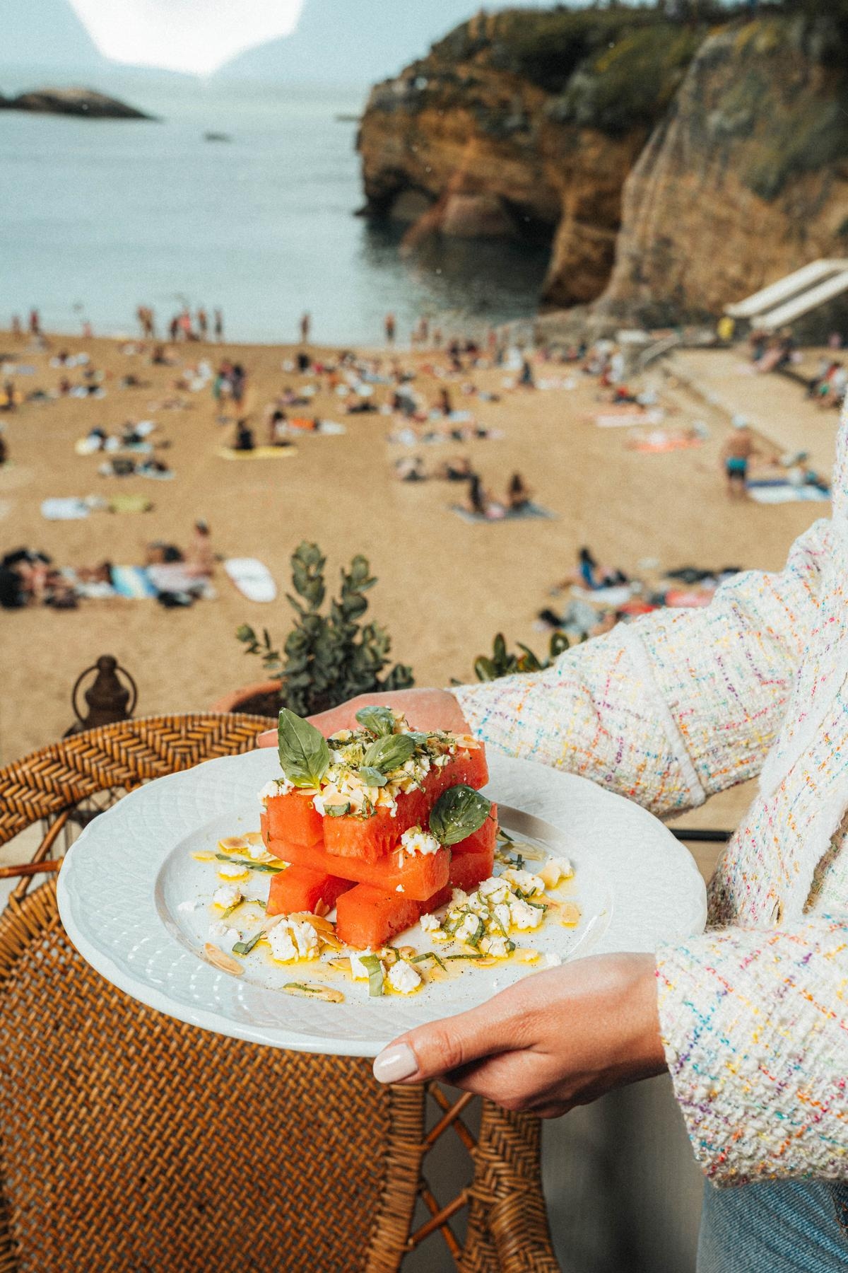 Em Biarritz, testamos um novo restaurante festivo e gourmet, Le Petit Café