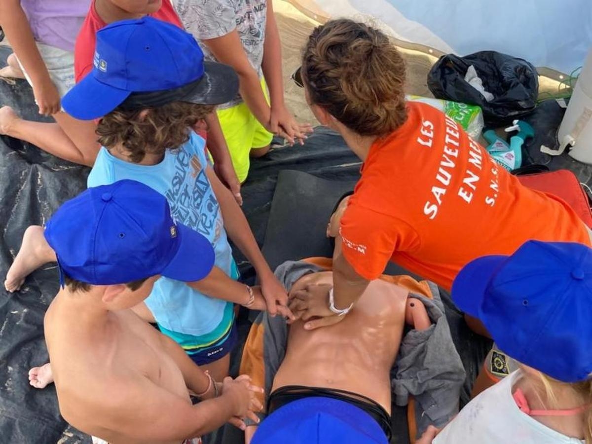 Plaża Grande Conche: dzieci w wieku od 7 do 12 lat szkolone w zakresie pierwszej pomocy