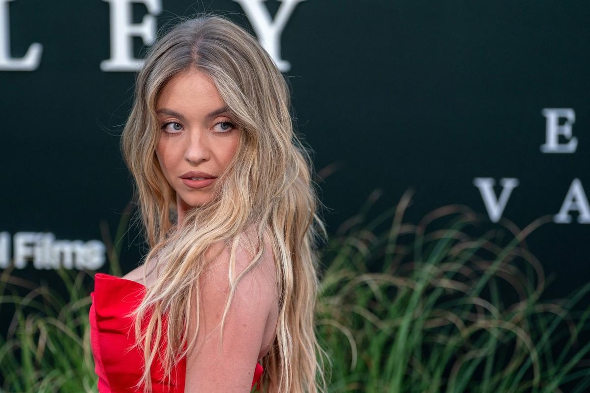 Warum sorgt die Werbekampagne von American Eagle mit der Schauspielerin Sydney Sweeney für Kontroversen?