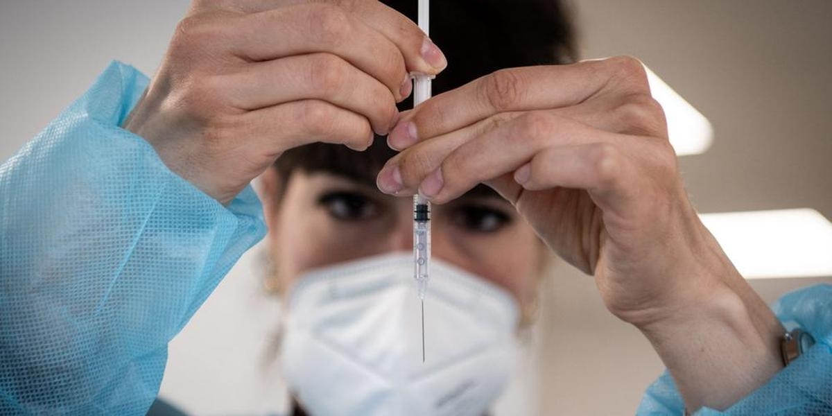 Feminización de la medicina: detrás de las cifras, cambios engañosos