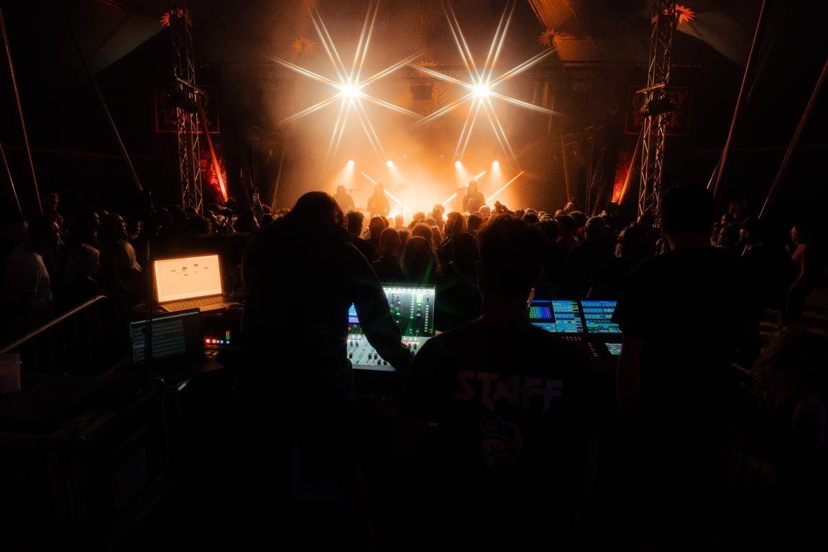 O festival Queyrock continua a crescer, com uma terceira edição de sucesso neste fim de semana em Dordogne