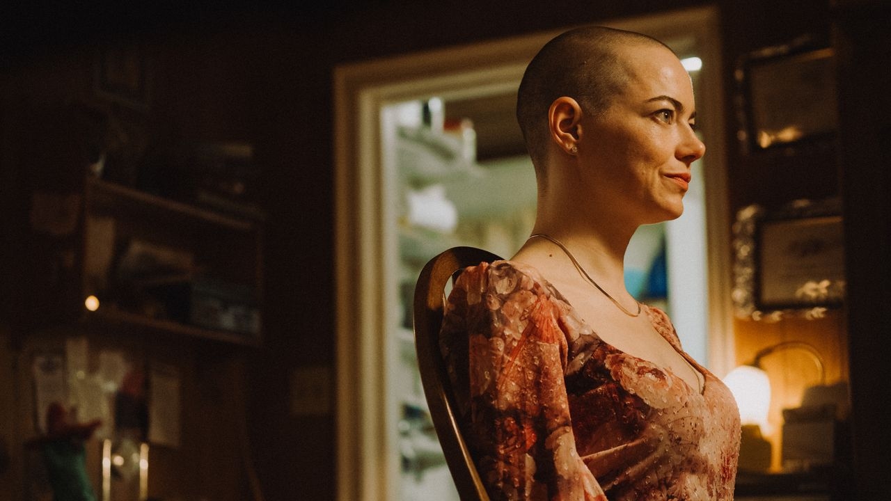Emma Stone con la testa calva – per il suo nuovo, bizzarro film "Bugonia"