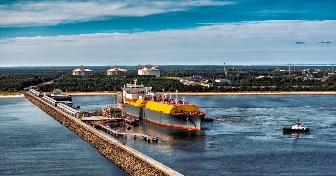 Polen strebt eine Rolle als Drehscheibe für die verstärkten US-amerikanischen Flüssigerdgaslieferungen an die Ukraine und die Slowakei an.