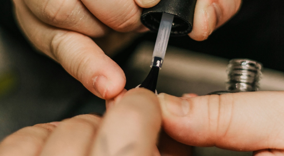 Vergeet hartjes en sterren. It-girls dragen deze zomer slechts één motief op hun nagels