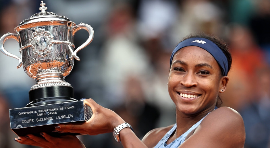 Coco Gauff con la Copa Roland Garros 2025. La estadounidense disputó una gran final con Aryna Sabalenka.