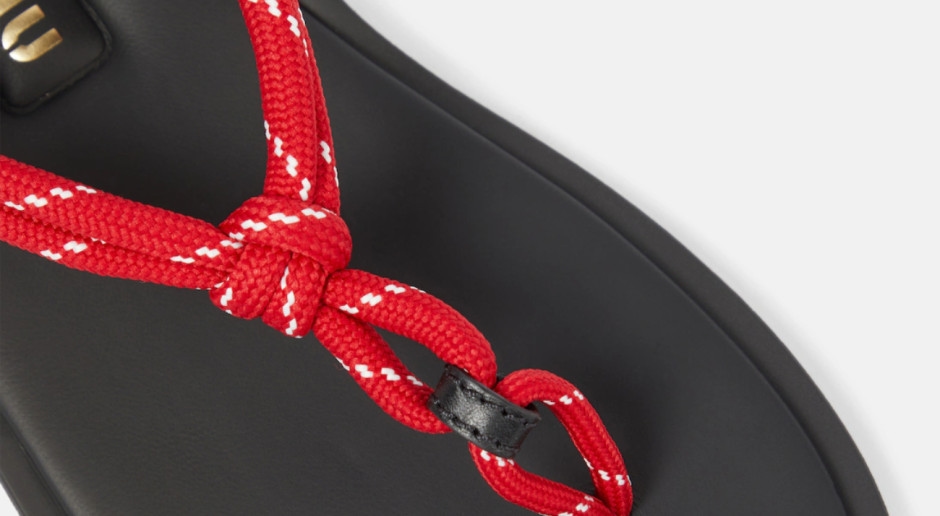 La marca italiana ha creado las sandalias más de moda del verano de 2025. Llevan las chanclas al mundo del lujo.