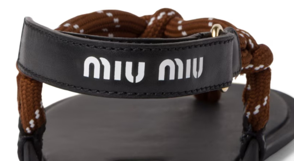 ¿Son estas las sandalias más trendy del verano de 2025? Ese logo en el talón garantiza el efecto "¡GUAU!".