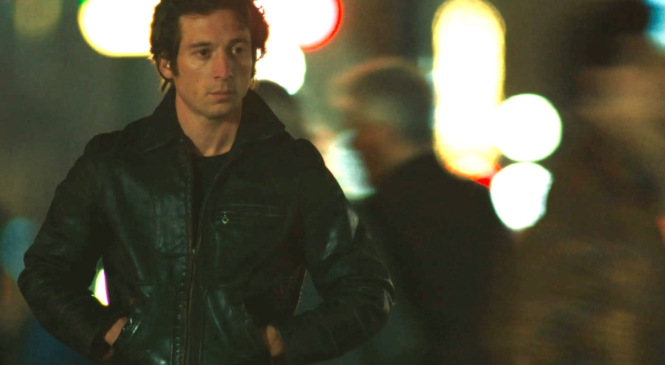 Jeremy Allen White interpreta a una leyenda del rock. El primer tráiler ya está disponible en internet.