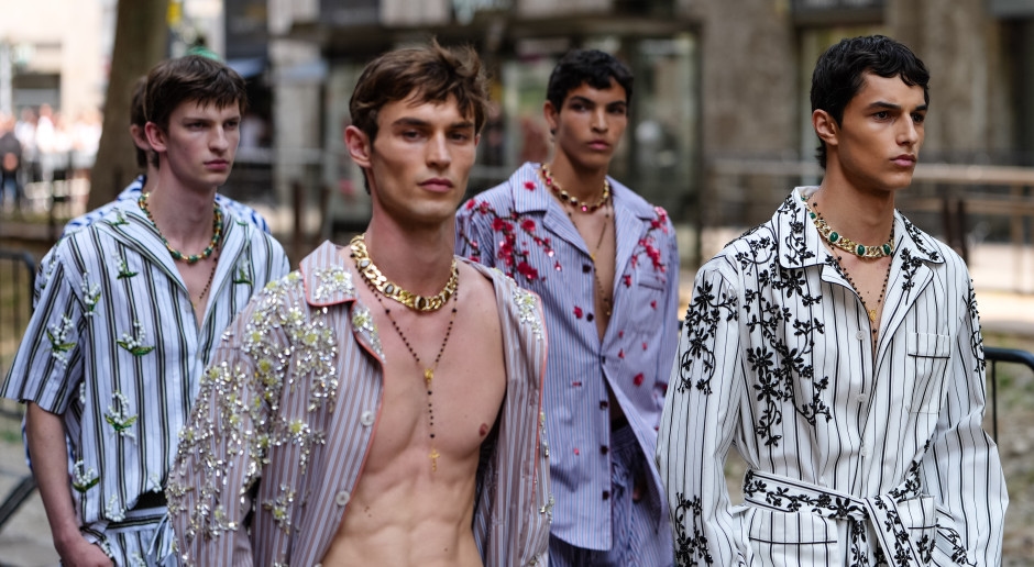 Pyjama Boys wyszli na ulice. Tak Dolce &amp; Gabbana widzi modę męską na wiosnę i lato 2026