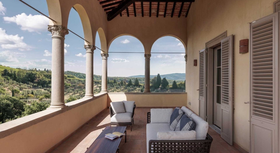 Luxe, oude kunst en zonsondergangen in de slaapkamer. Neem een ​​kijkje in de mooiste villa van Florence.