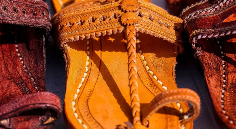 Nieuwe Birkenstocks uit India zijn een doorbraak in de geschiedenis na het faillissement van Prada