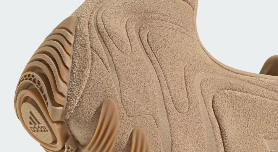 Sie sehen aus wie die Kultschuhe von Miu Miu, sind aber von Adidas. It-Girls sind verrückt nach diesen Sneakern.