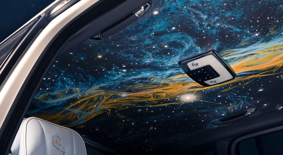 This Rolls-Royce Cullinan was created for a special client in Dubai. Artisans spent 160 hours recreating the beauty of space.