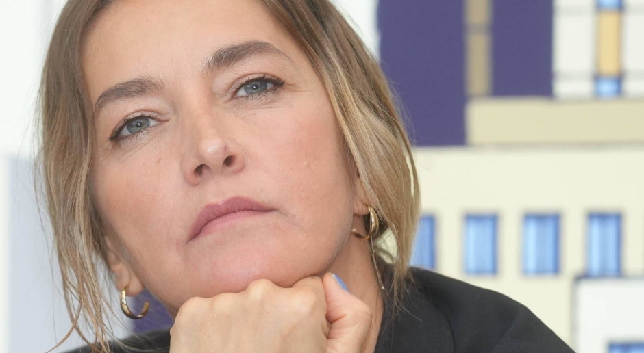 Kamilla Baar: "The mirror does not reflect the truth about us"