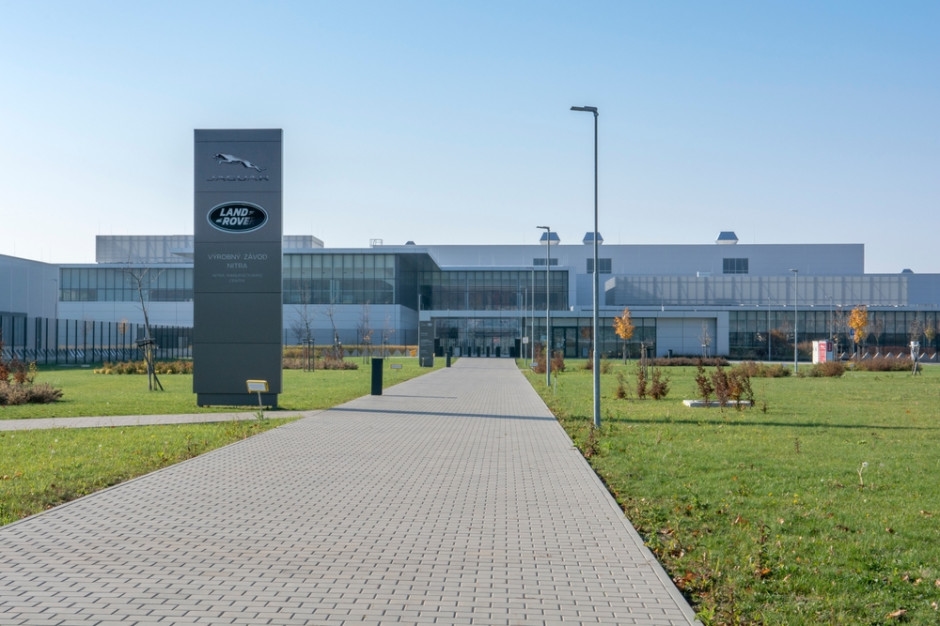 Un géant de l'automobile vaincu par des pirates informatiques. Fermetures d'usines prolongées.