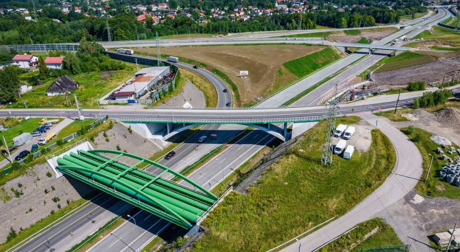 After 15 years, a key expressway has changed. Hundreds of cars have crashed here.