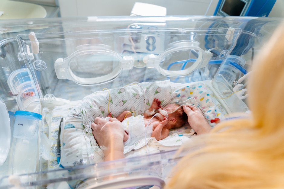 Het Nationaal Gezondheidsfonds vergoedt niet elk verblijf van een moeder met een pasgeboren baby. Ze sturen ze naar huis of tellen hun verliezen.