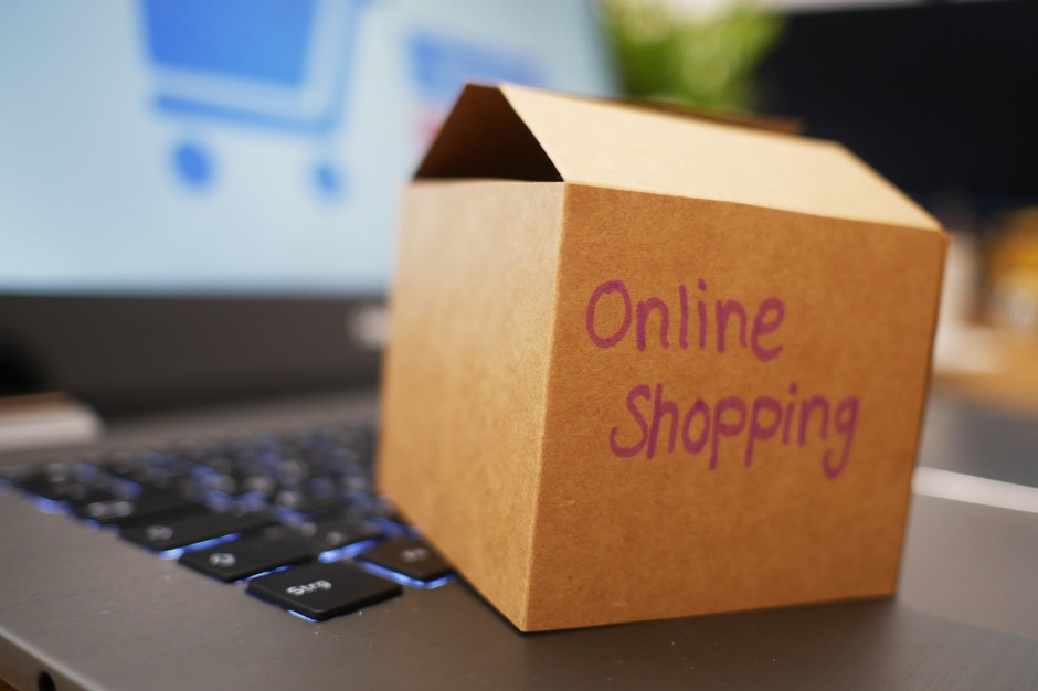 Der E-Commerce in den USA wollte es vor dem langen Maiwochenende schaffen. Jetzt bekommen Online-Käufer einen Kick in die Tasche