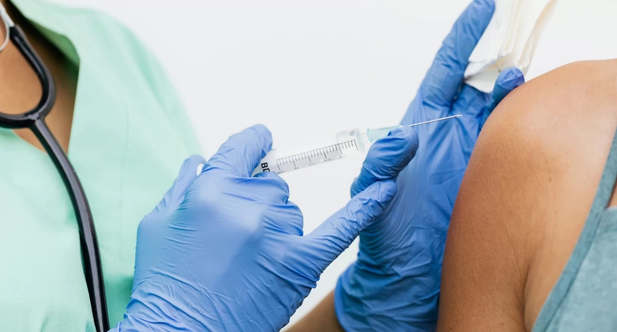 Kostenlose Impfungen gegen COVID-19 haben begonnen – prüfen Sie, wo und wie Sie sich impfen lassen können