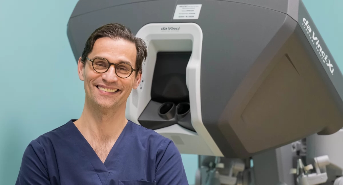 Prof. Tomasz Szopiński over de ontwikkeling van de Da Vinci-robotica in de urologie: "Robotchirurgie kent tegenwoordig steeds minder contra-indicaties" [INTERVIEW]