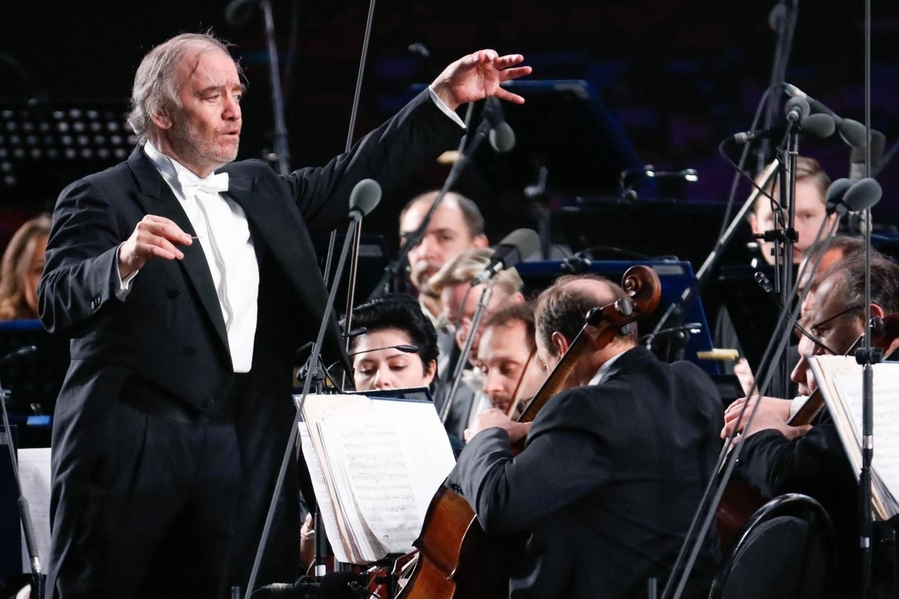 Der russische Dirigent Valerie Gergiev, ein Freund Putins, hat sein Konzert in Italien nach Kontroversen abgesagt.