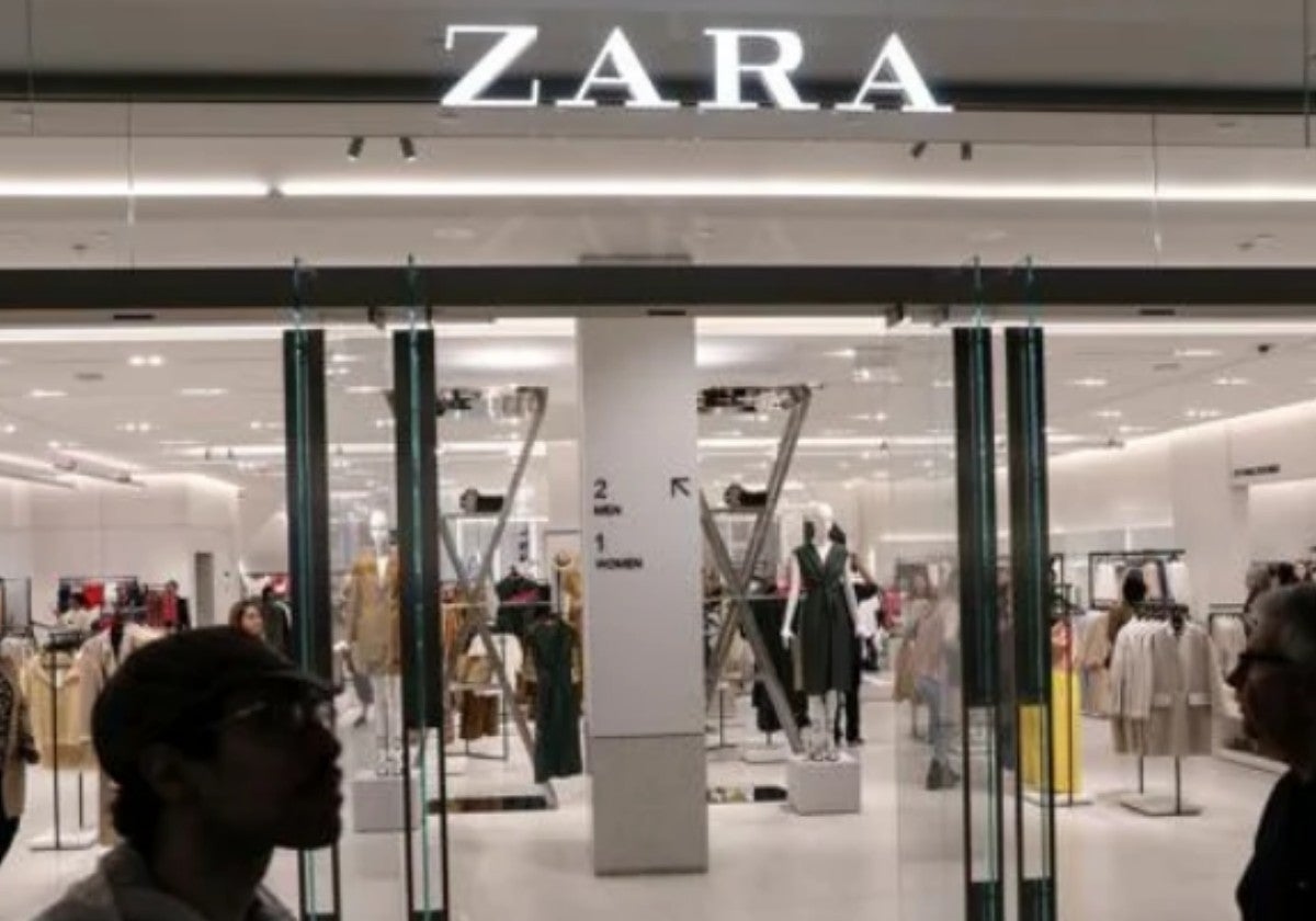 Das Zara Gästekleid für unter 30 Euro, perfekt für eine Hochzeit.