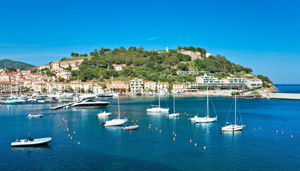 Was gibt es in Porto Azzurro zu sehen, dem Traumdorf auf Elba, perfekt für den Sommer