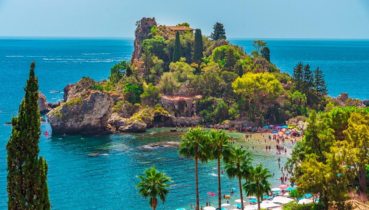 Taormina'nın Isola Bella'sı, gelgitlerle dönüşen Sicilya incisi