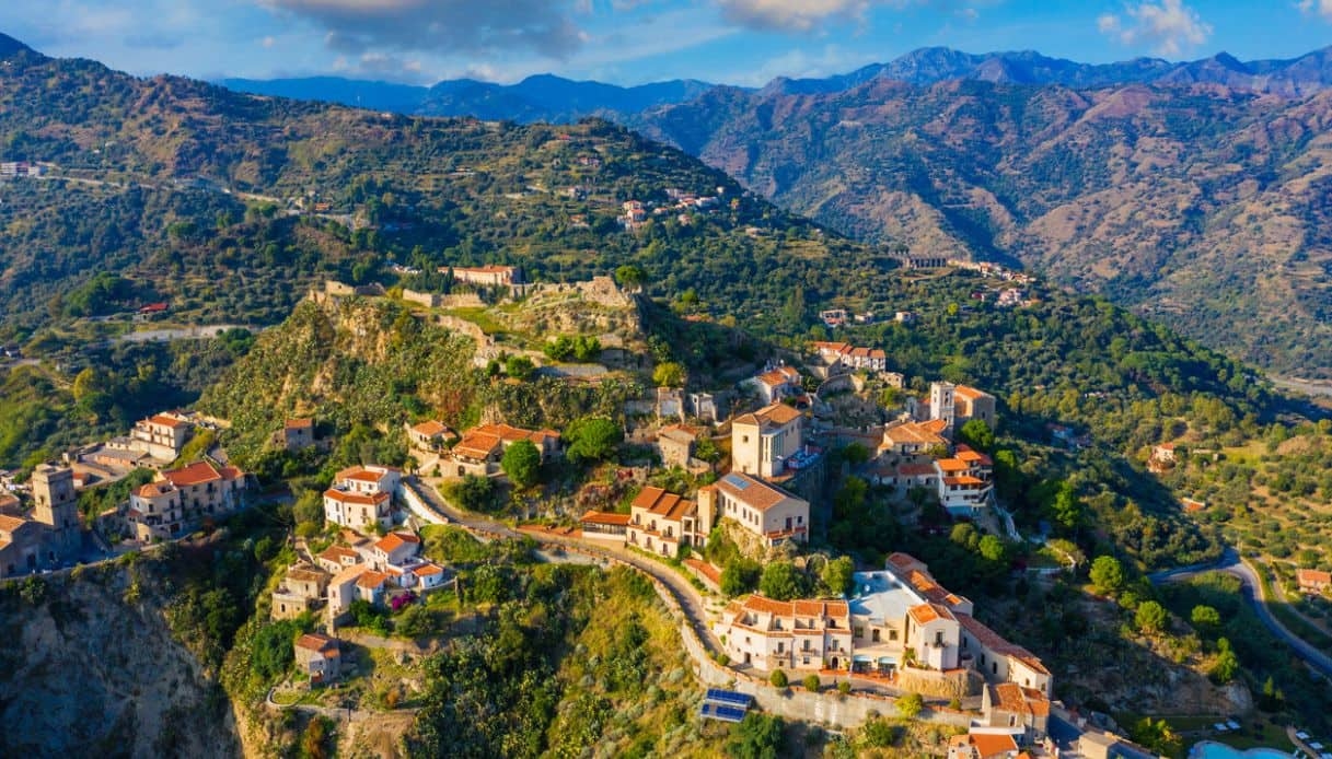 Sinemanın hiç kaybolmadığı Sicilya köyü Savoca