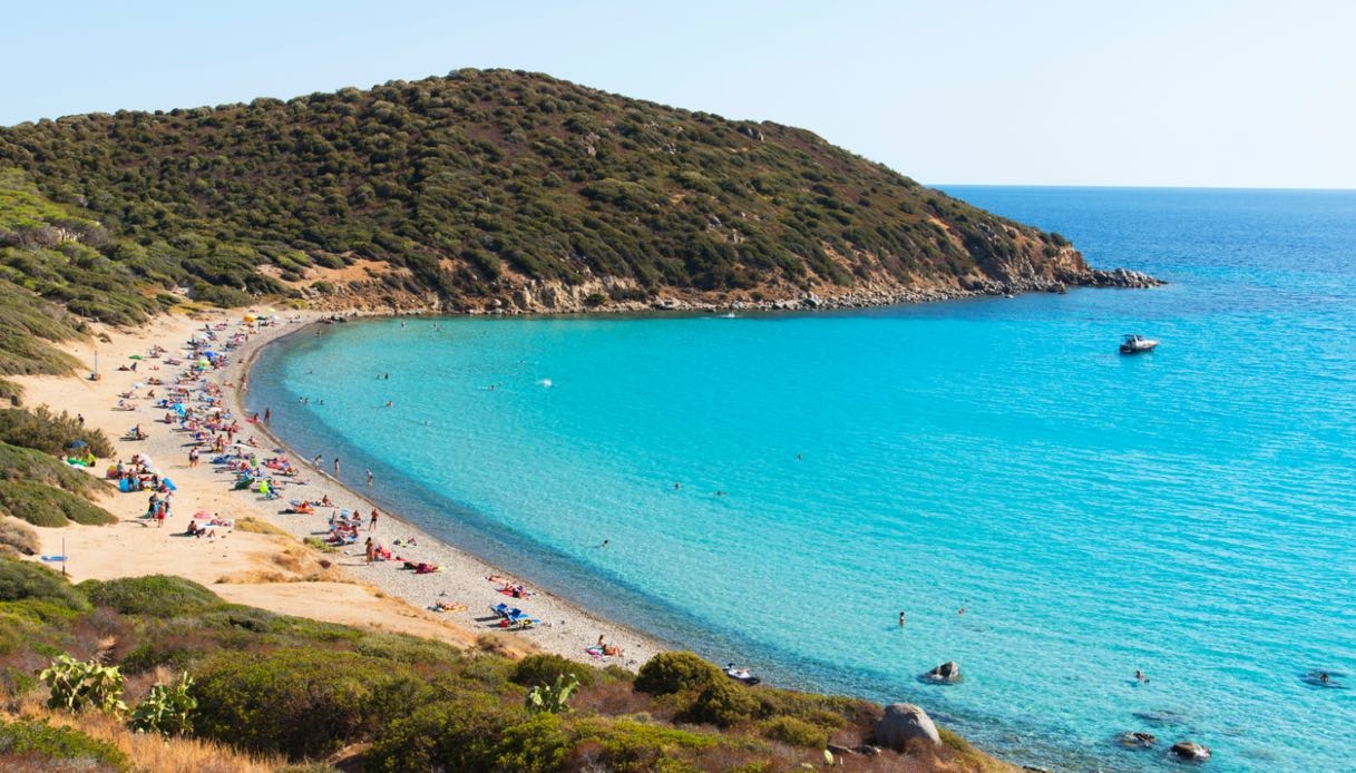 Mari Pintau beach in Sardinia, a spectacular landscape with magical seabeds