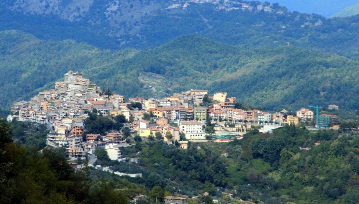 Panoramik şehir Bellegra, Lazio'ya bakan 360 derecelik bir teras