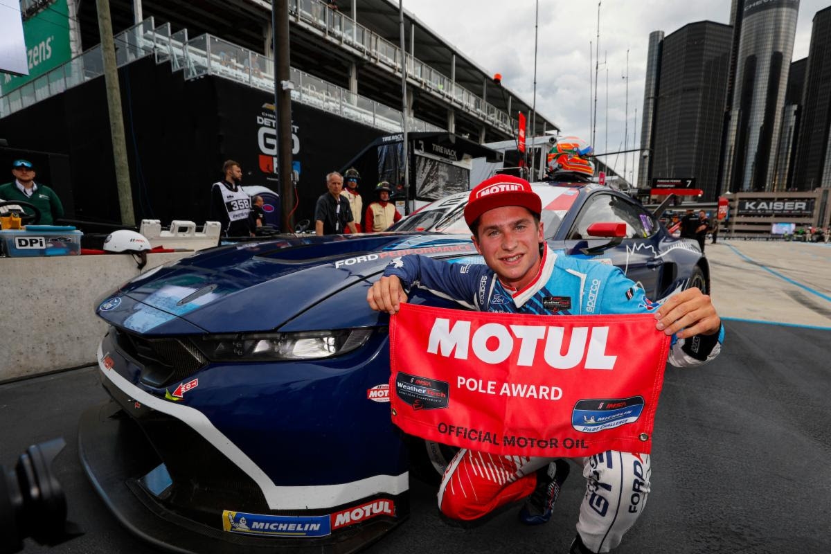 Blue Oval Sets The Pace In GTD Class