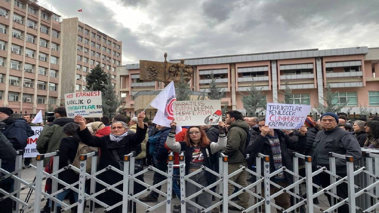 La línea de existencia e inexistencia de la República