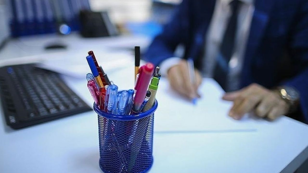 Préparatifs pour le vendredi de congé ! La journée de travail de quatre jours sera instaurée l'année prochaine.