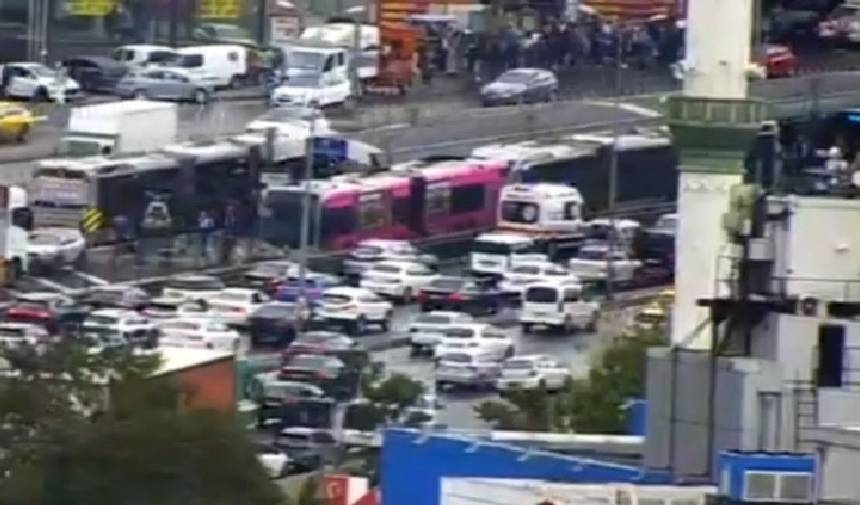 W Beylikdüzü zderzyły się dwa metrobusy! Są zabici i ranni
