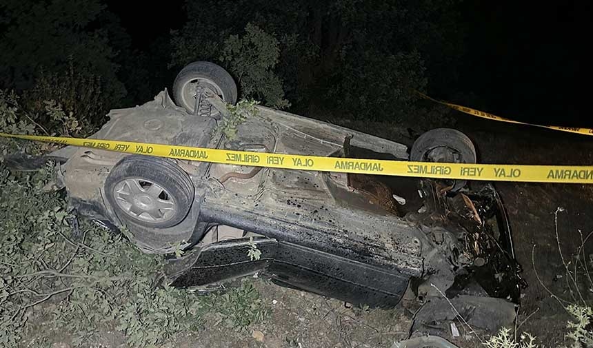 Murió trágicamente en un vehículo que volcó en una zanja.