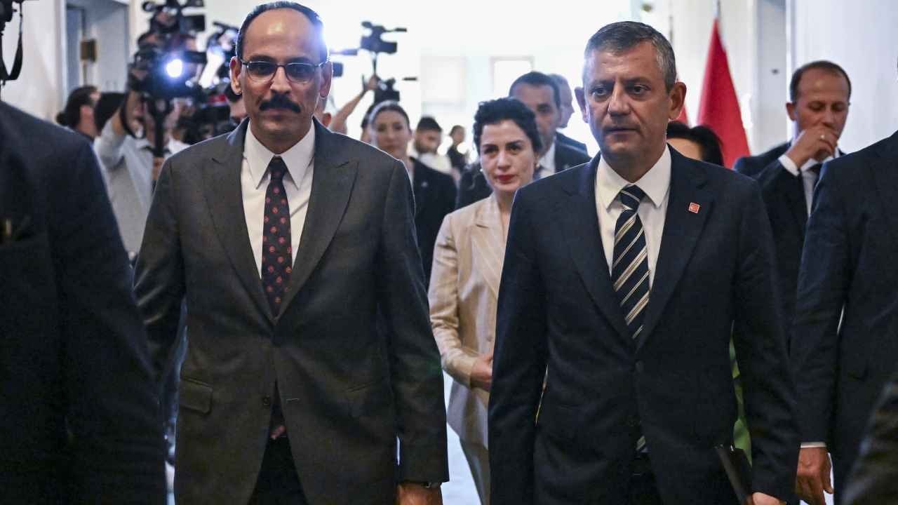 İbrahim Kalın visita Özgür Özel para una 'Türkiye sin terrorismo'