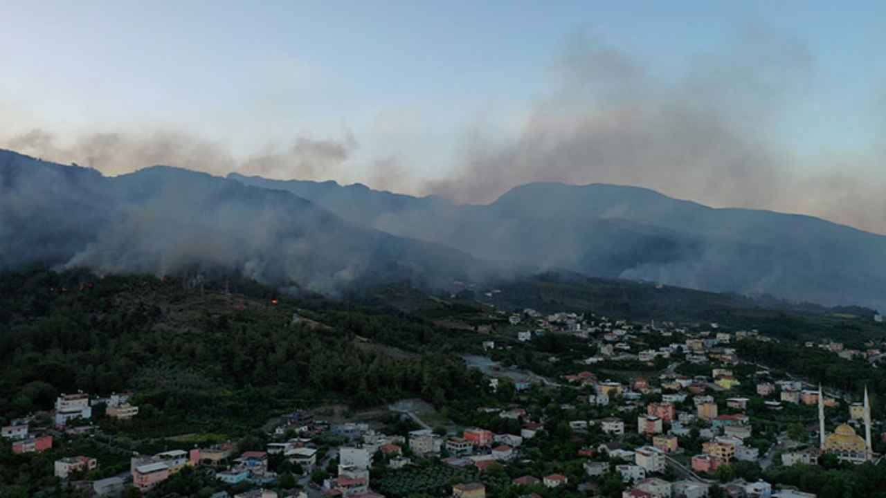 ¡Segundo día de incendio en Hatay! 920 casas y cientos de ciudadanos evacuados.