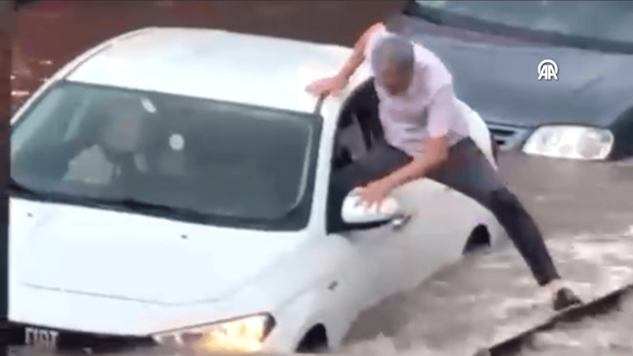 Denizli'de sel felaketi! Alt geçitte can pazarı