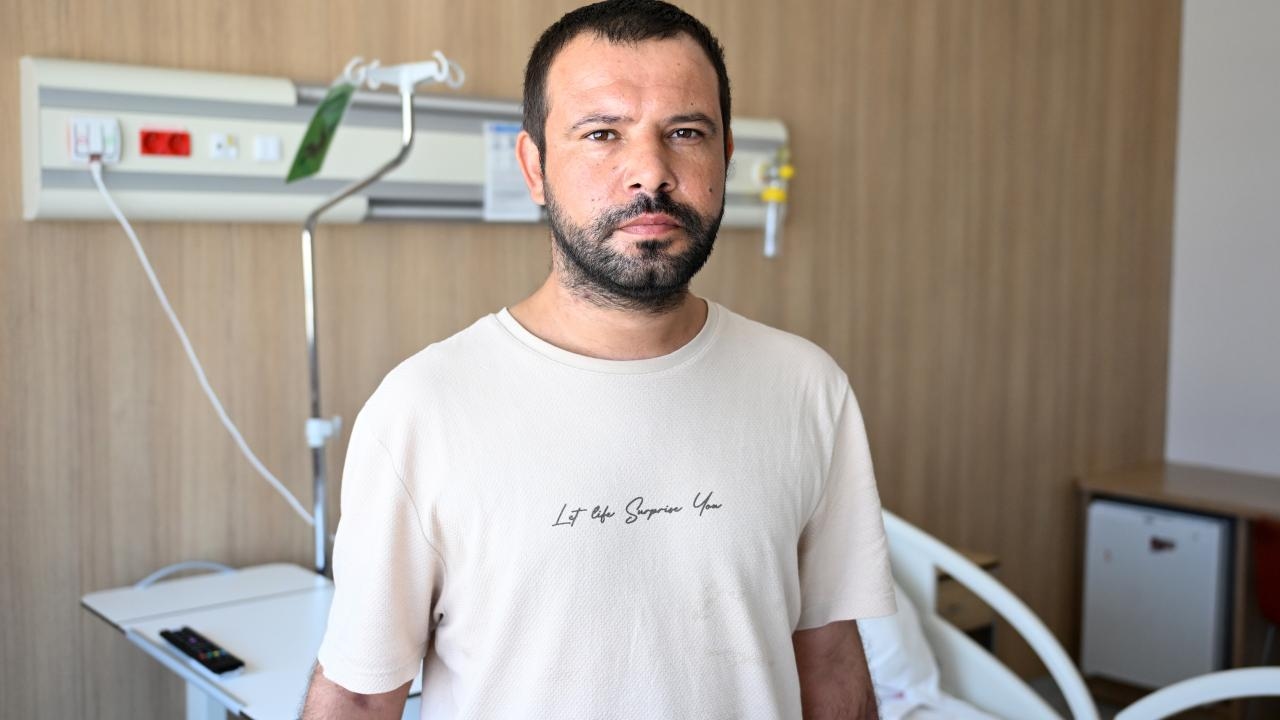 Geëlektrocuteerde werknemer redt zichzelf van verlies van vier ledematen dankzij weefseltransplantatie