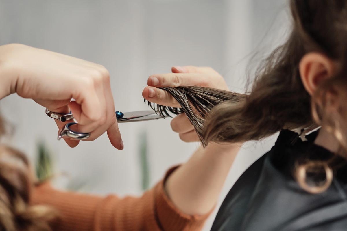 3 tagli di capelli dal potere ringiovanente di tendenza nel 2025