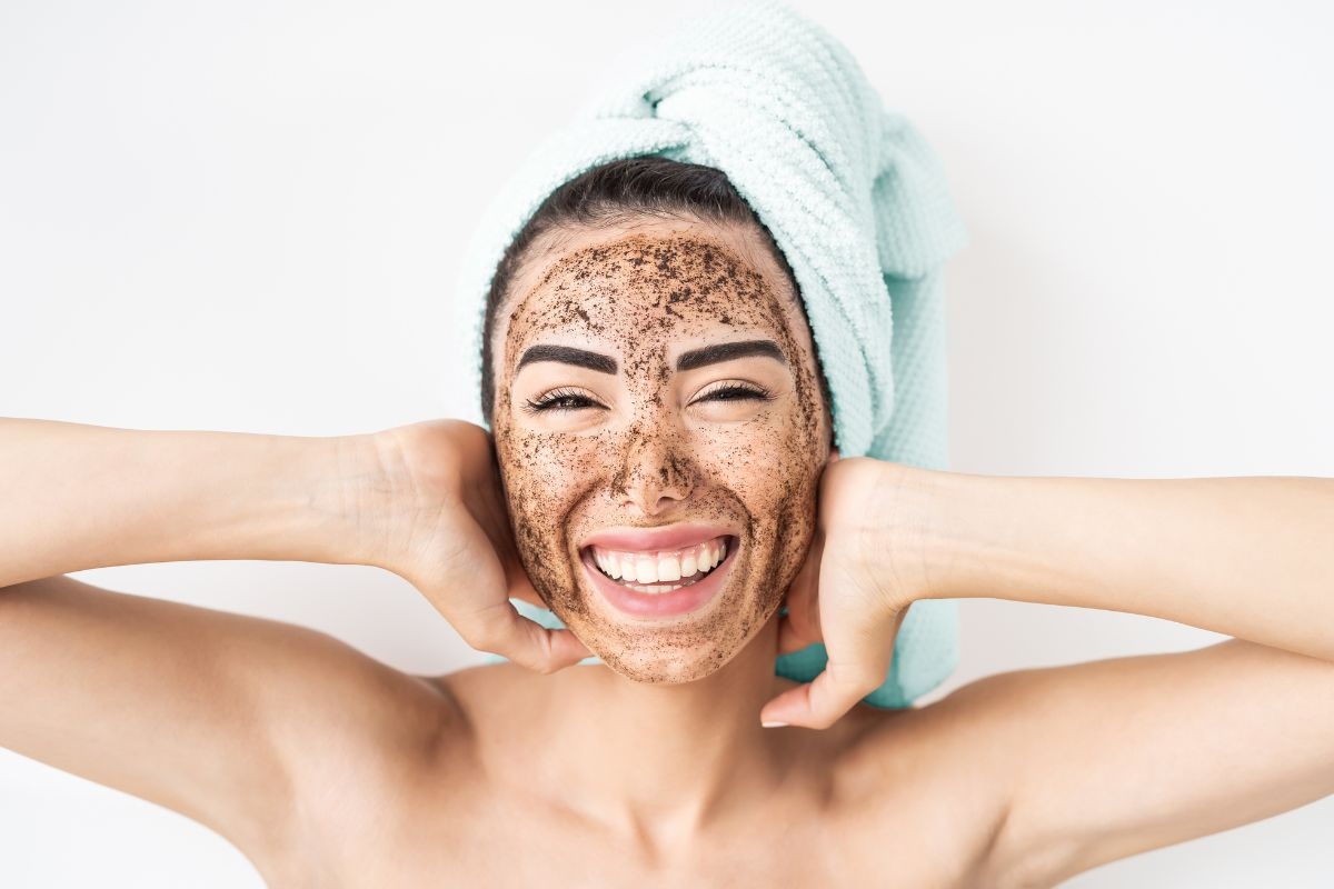 Zachte huid: koffie-exfoliërende zeep vermindert vlekjes en fijne lijntjes