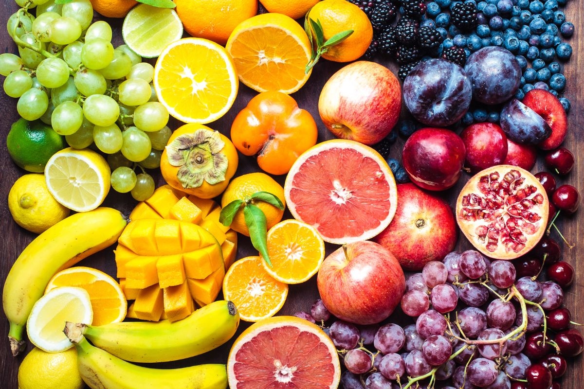 La frutta ricca di vitamina C rafforza il sistema immunitario e aumenta l'assorbimento del ferro